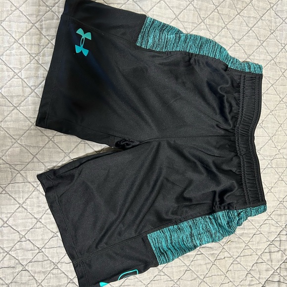 Under Armor boys shorts size 7 - Picture 2 of 4